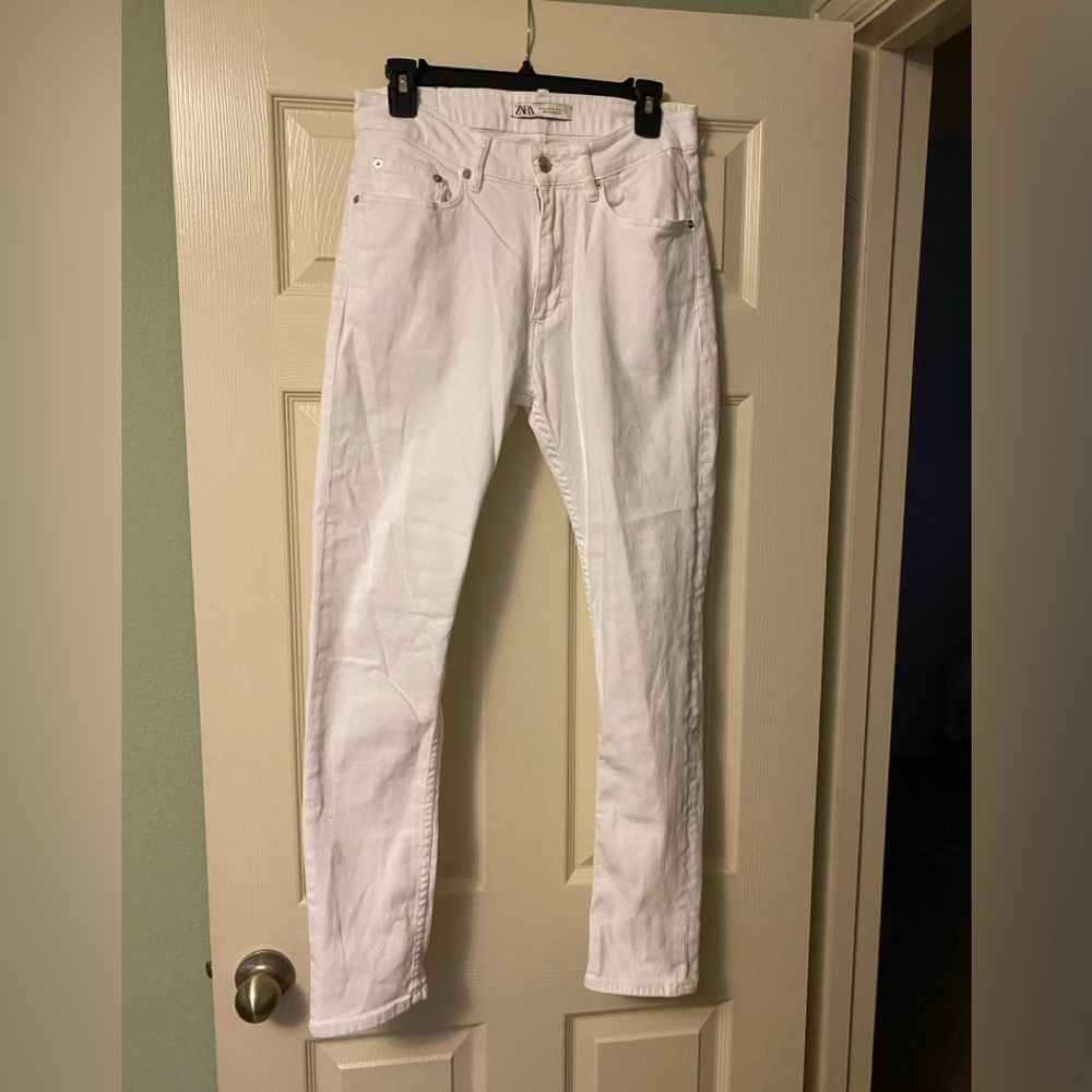 Zara white jeans 31. Runs small